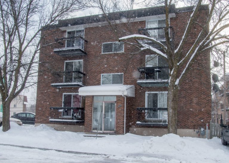 L'une des agressions s'est produite à l'extérieur d'un immeuble de Laval-des-Rapides.