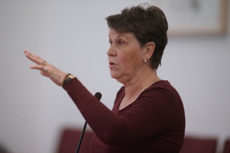 Cette citoyenne du boulevard Laval, exaspérée par la situation, a fait connaître son mécontentement au maire Marc Demers.