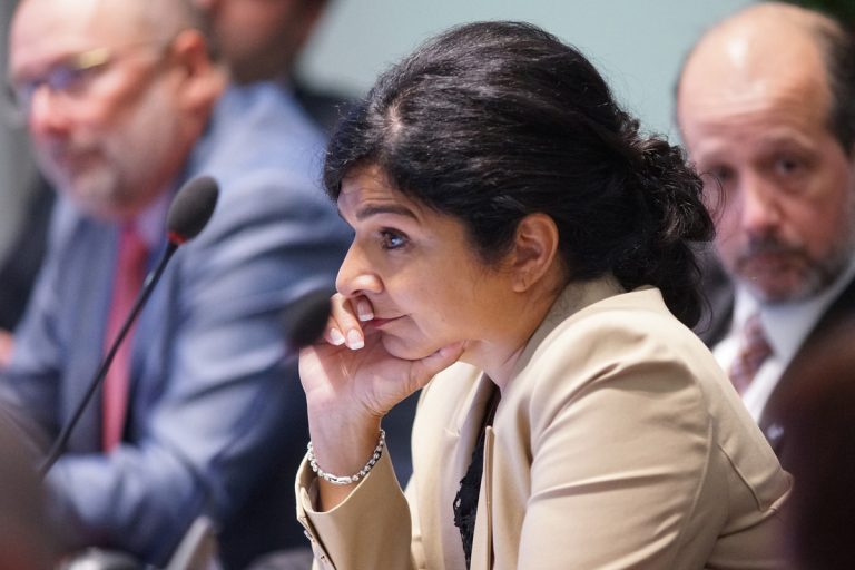 Manquement à l’éthique? Aglaia Revelakis s’en défend! Aglaia Revelakis, conseillère municipale de Chomedey.