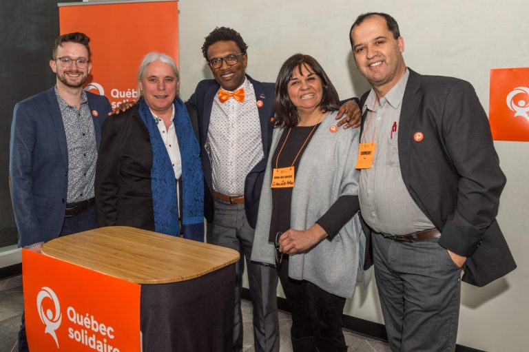 Simon Charron, Manon Massé, Alain Joseph, Graciela Matéo et Rabah Moulia invitent les citoyens de Laval à se mobiliser pour du changement, le 1er octobre.