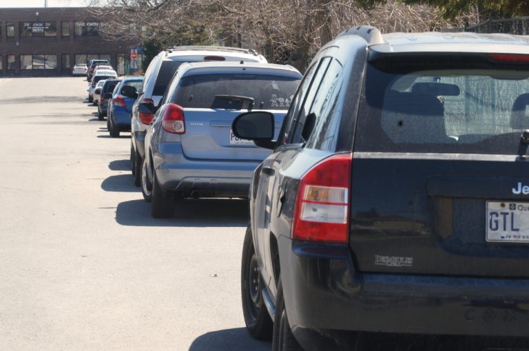 La direction du Centre islamique en mode écoute et solution Avant qu'il ne soit démoli à la fin du mois d'avril pour être reconstruit, le Centre culturel islamique de Laval était à l'origine d'un va-et-vient continuel en plus de causer toutes sortes de problème de stationnement sur la rue Antonio. C'est ce qu'ont dénoncé des résidents de cette rue au conseil municipal du 2 mai.