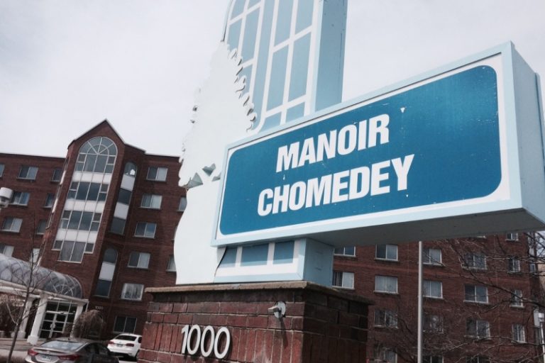 L'ancienne résidence pour personnes âgées située boulevard Chomedey, près du boulevard Notre-Dame, serait envisagée par le ministère de l'Immigration pour héberger des migrants haïtiens en sol lavallois.