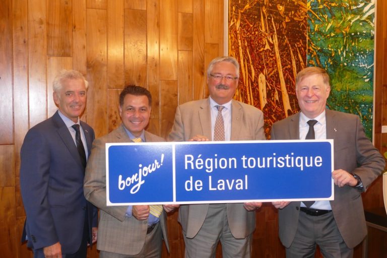 Marc Tremblay, directeur général adjoint, Service du développement économique de la Ville de Laval, David De Cotis, vice-président du comité exécutif, responsable des dossiers économiques à la Ville de Laval,  Yves Legault, président du conseil d’administration de Tourisme Laval et Marc Demers, maire de Laval.