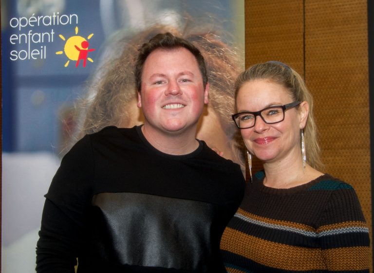 Enfant Soleil donne 12 434 $ à deux organisations de Laval Annie Brocoli et Maxime Landry effectuent une tournée provinciale des hôpitaux en tant que porte‐paroles d’Opération Enfant Soleil.