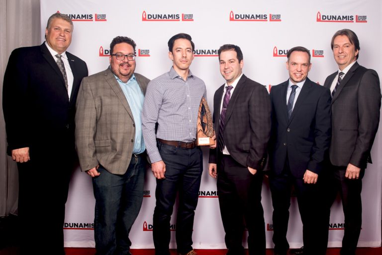 Le Concours Dunamis célèbre ses lauréats BFR Comptables professionnels agréés a remporté le Dunamis dans la catégorie Ressources humaines - Prix Laurian-Barré. Entourés de Martin Olivier, président 2M Média et copropriétaire du Courrier Laval, et Jacques Lussier, associé chez Poupart Lussier Labelle CPA, on reconnaît les fiers partenaires lauréats François Therriault, Nicolas Foucault, Patrick Pelletier et Jean-François Rouleau.