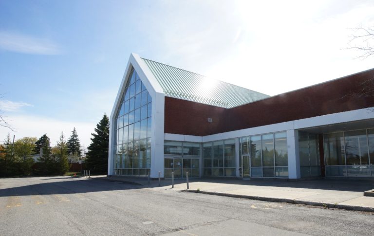 Un projet de co-design sur le terrain de l'ancien Loblaws est présentement en cours entre la Ville, les citoyens et le promoteur représentant la chaîne canadienne d'alimentation.