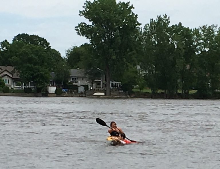 7 minutes pour sauver un homme à la dérive 13h29, la citoyenne de Laval-Ouest atteint le malheureux souffrant d'hypothermie.