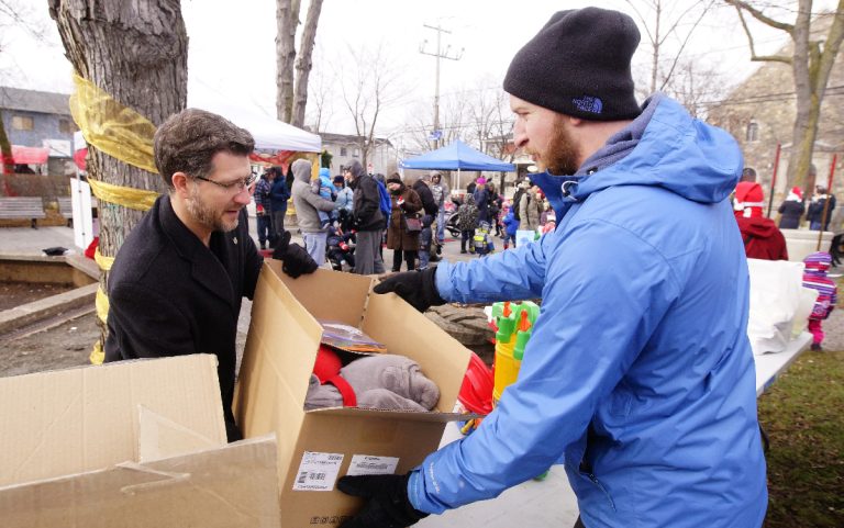 Donne-moi un jouet ne montre pas de signes d'essoufflement dans l'ouest.