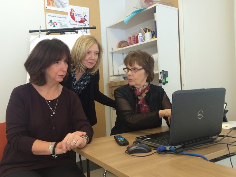 La bénévole Sylvia Pietroforte et l'infirmière Ghislaine Valade aux côtés de Dre Marie-Thérèse Lussier, l'instigatrice du projet en sol lavallois.