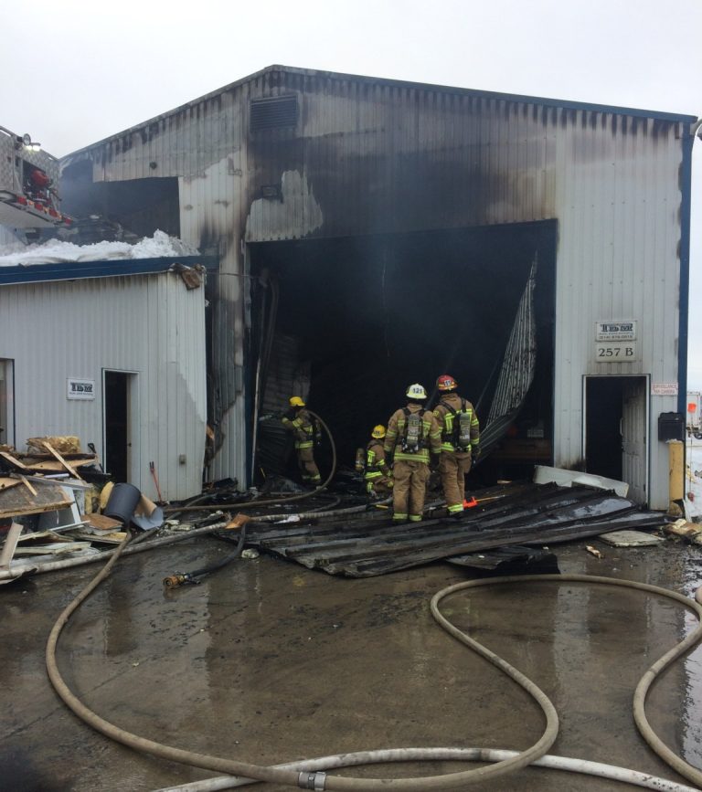 Deux incendies coûtent plus de 500 000 $ Les dommages sont évalués à 200 000 $ pour le bâtiment et 300 000 $ pour son contenu.