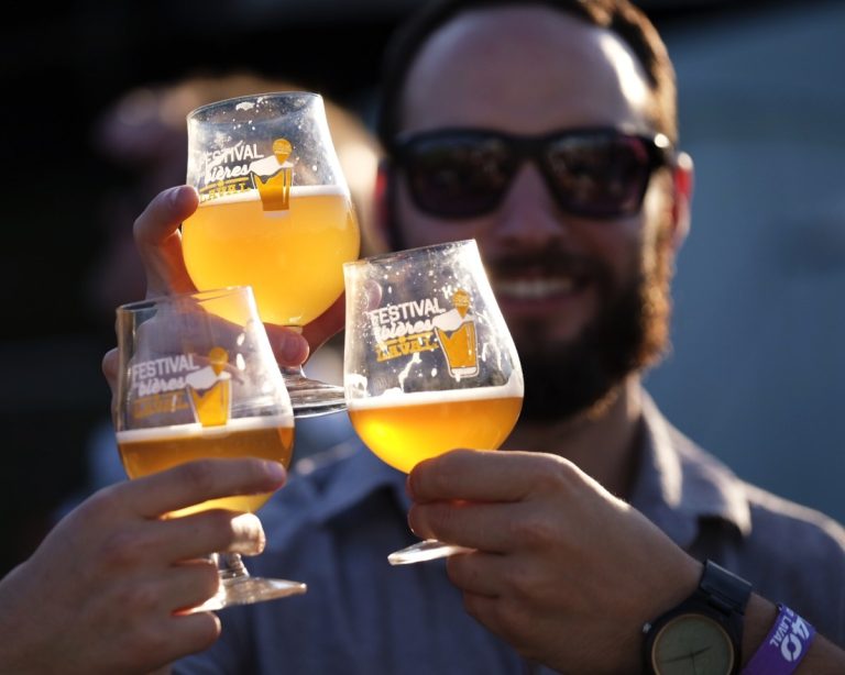 30 000 festivaliers ont trinqué ce week-end. Ils étaient quelque 30 000 festivaliers à trinquer le dernier week-end au Centre de la nature.