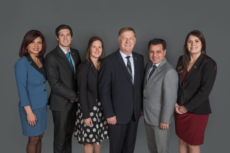 Ces subventions ont été autorisées à la dernière séance de 2017 par le comité exécutif composé – de gauche à droite – des élus Sandra El-Helou (membre associée), Stéphane Boyer, Virginie Dufour, Marc Demers, David De Cotis et Sandra Desmeules.