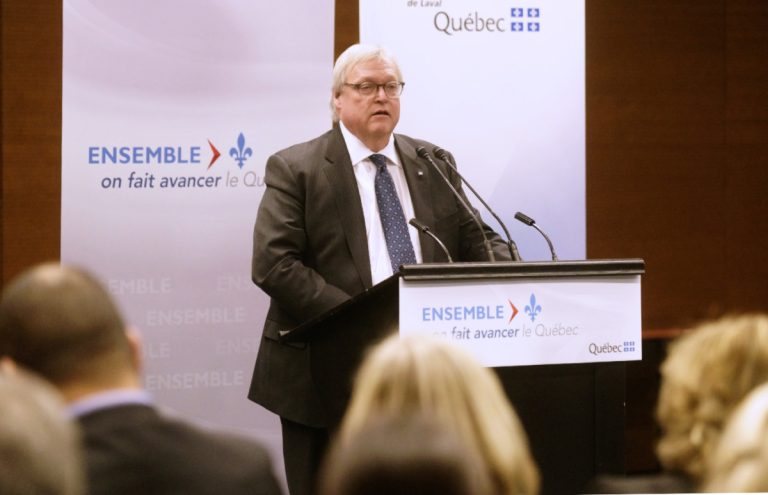 Le ministre Gaétan Barrette lors de son passage à l'Hôpital de la Cité-de-la-Santé, le 16 janvier.