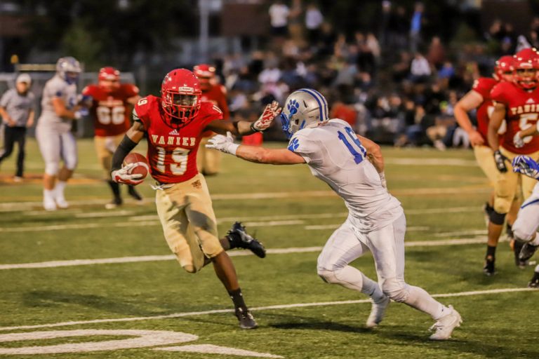 Samuel Emilus signe avec UMass Samuel Emilus a connu une brillante carrière avec les Cheetahs de Vanier.
