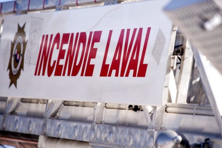 Une friteuse s’enflamme et cause pour 30 000 $ de dommages Les pompiers ont travaillé durant près d'une heure pour contrôler l'incendie sur la rue Boutin.