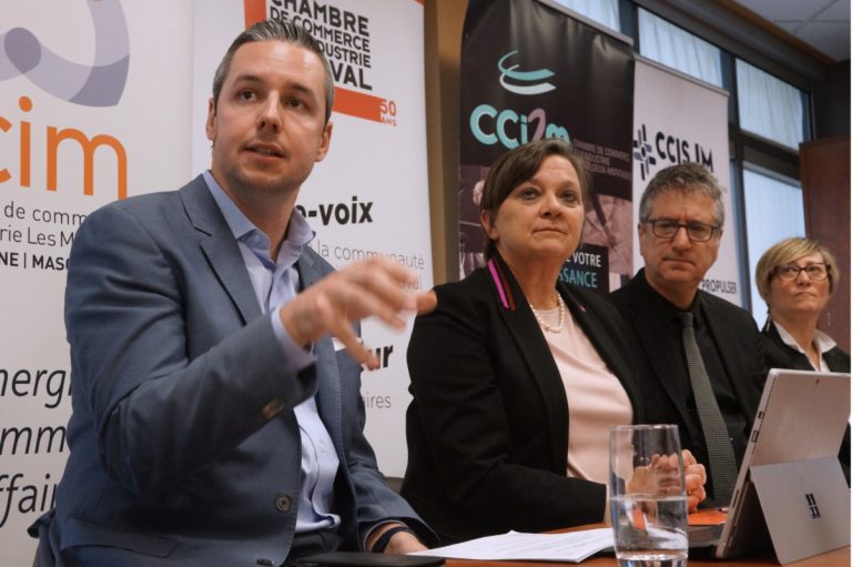 Tous unis contre la congestion Porte-parole de la Coalition des chambres de commerce de la couronne nord, Julien Trussart apparaît aux côté de la PDG de la Chambre de commerce et d'industrie de Laval (CCIL), Chantal Provost, et du président du comité transport à la CCIL, Daniel Lefebvre.