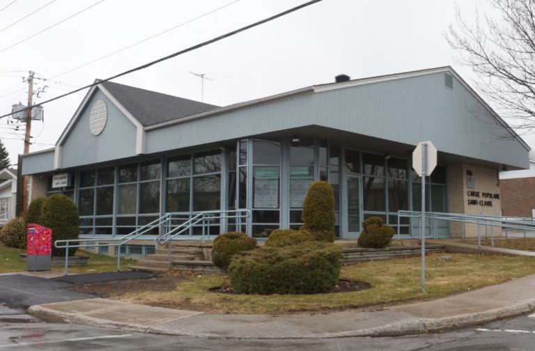 La Parentèle de Laval prépare son déménagement Fermée l'été dernier, la Caisse populaire Saint-Claude sera convertie en locaux pour La Parentèle de Laval.
