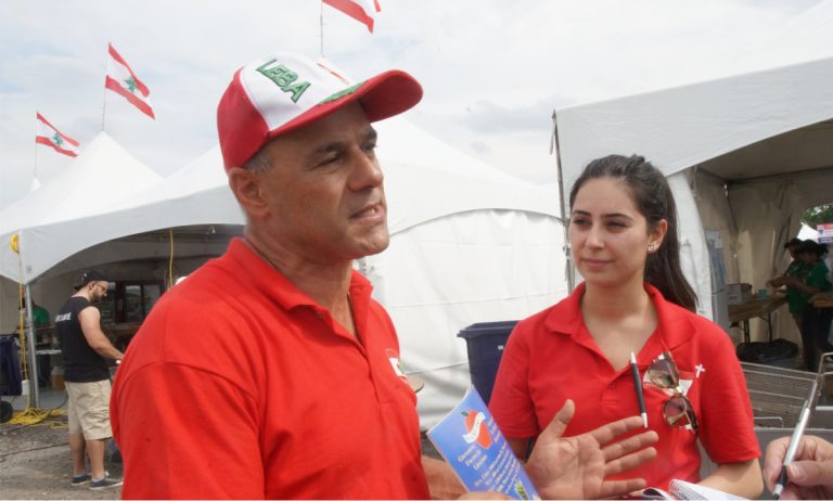 Le Festival libanais se poursuit jusqu’à 22h30 Cofondateur du Festival libanais et coordonnateur de la 15e édition, Albert Sleiman en présence de sa fille Marie-Lyne, également membre du comité organisateur.