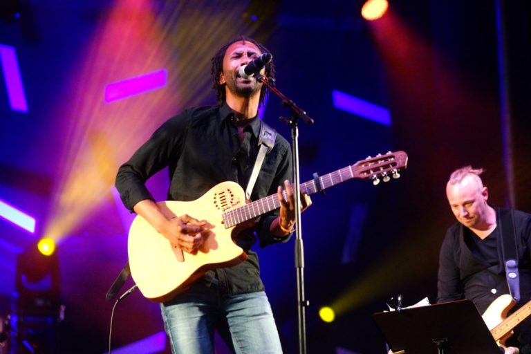 Entre un spectacle à Portland et une séance studio à Montréal avec JF Lemieux, Daby Touré était la tête d'affiche de la première de trois soirées de la fête de clôture des Zones musicales.