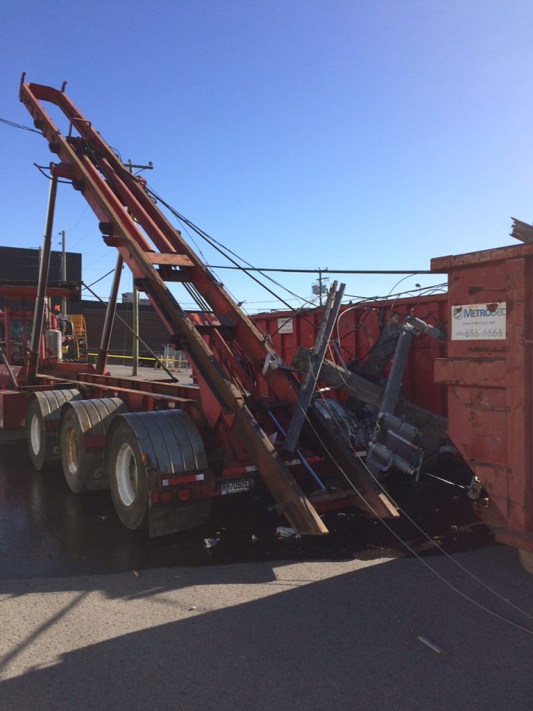 80 adresses sans électricité après un accident de camion Plus de dommages que de danger finalement lors de cet incident s'étant produit dans un secteur industriel.