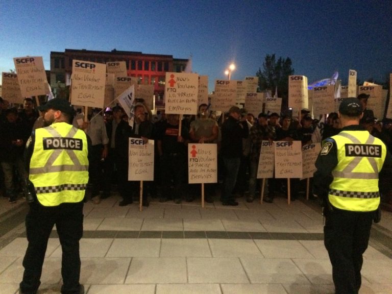 Au cours de la dernière campagne électorale, les cols bleus avaient multiplié les moyens de pression auprès de l'administration Demers.