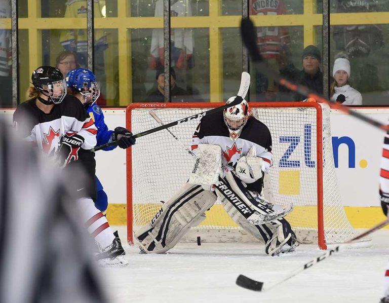 Édith D’Astous-Moreau médaillée d’argent au Championnat mondial Édith D'Astous-Moreau a protégé la forteresse du Canada des moins de 18 ans pour une deuxième année.