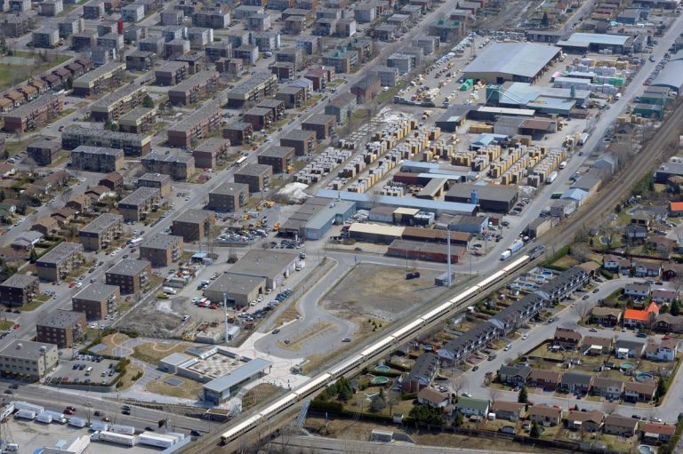 Voici l'ancienne zone industrielle enclavée au sud de la station intermodale de la Concorde, faisant l'objet d'un redéploiement à caractère urbain.