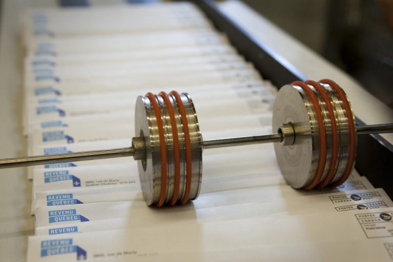 L'une des sociétés allait même jusqu'à produire de fausses factures pour le compte d'autres entreprises, un stratagème mis à jour par des agents de Revenu Québec.