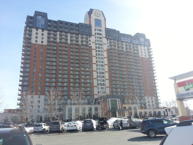 Près de 10 000 aînés de plus recevront le soutien de la Ville Occupant une chambre ou un 2 et ½ au Manoir Laval des Résidences Soleil, les 135 résidents qui réclamaient en 2015 le droit à la subvention annuelle du maintien à domicile ont finalement été entendus.