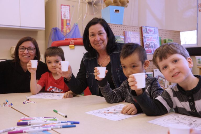 Au service de garde Le Petit Cartier de l'école Sainte-Marguerite, les élèves ont relevé le Défi Tchin-tchin pendant la Semaine canadienne de l’eau, du 19 au 23 mars.