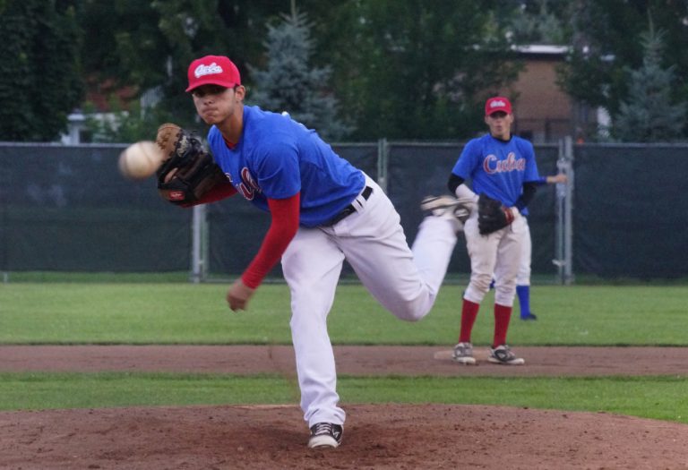 Oscar Hernandez a menotté les frappeurs des Pirates.