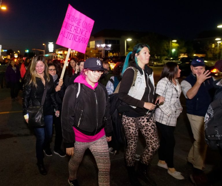 Beaucoup d'enthousiasme régnait au sein des marcheurs venus en solidarité avec les itinérants qui dorment dans les rues de l'île Jésus.