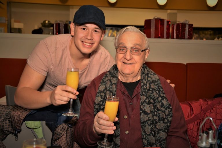 Raymond Gauvin, 82 ans, et Jean-David Ah-Ki, 23 ans auraient certainement voulu faire connaissance autrement, mais heureusement leur histoire finit bien.