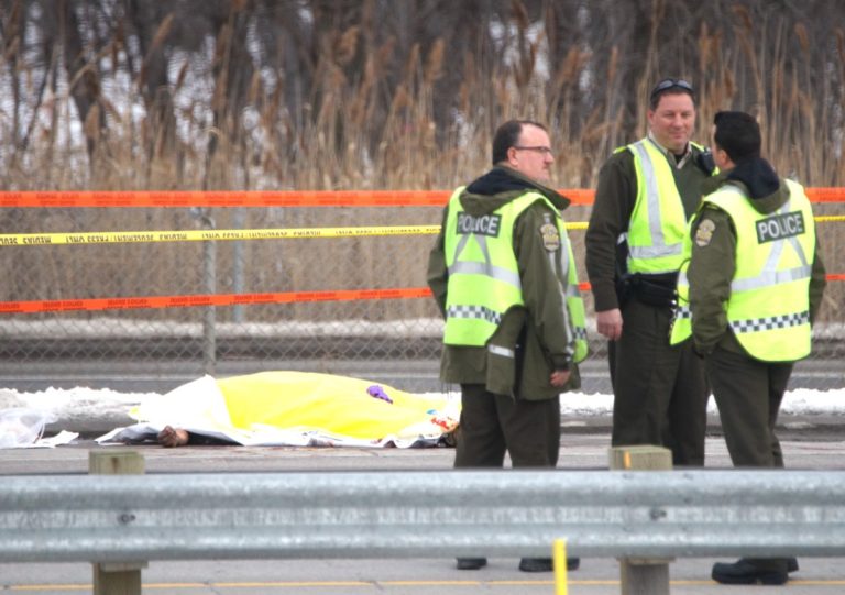 Les policiers ont retrouvé un corps.