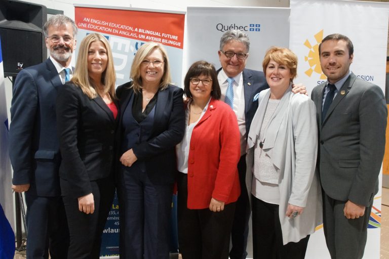 Plus de 21 M$ pour des écoles lavalloises Francine Charbonneau était entourée de Guy Ouellette, député de Chomedey, Jennifer Maccarone, présidente de Sir-Wilfrid-Laurier, Louise Lortie, présidente de la CSDL, Jean Rousselle, député de Vimont, Monique Sauvé, députée de Fabre, et Jean Habel, l'élu de Sainte-Rose.