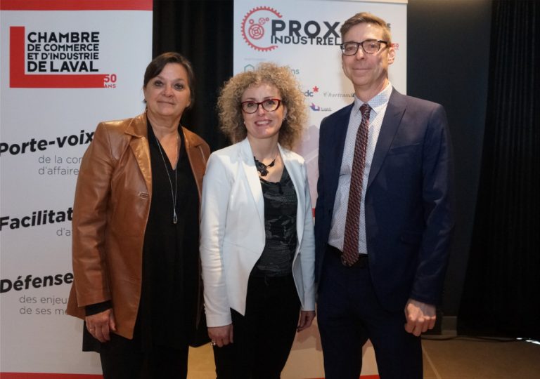 Dans l'ordre habituel, on reconnaît la PDG de la CCIL, Chantal Provost, la DG du Centre de transfert technologique en écologie industrielle, Claude Maheux-Picard, et le président du comité de gestion de Symbiose Laval, Michel Rousseau.