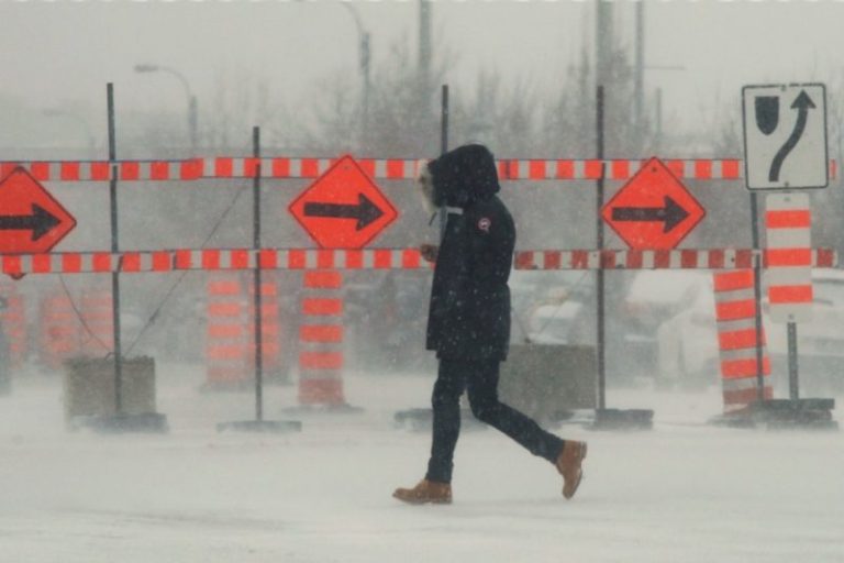 De la neige et du froid pour le temps des fêtes Tout comme au Québec, le froid dominera partout au pays avec une météo active pouvant réserver plusieurs surprises.