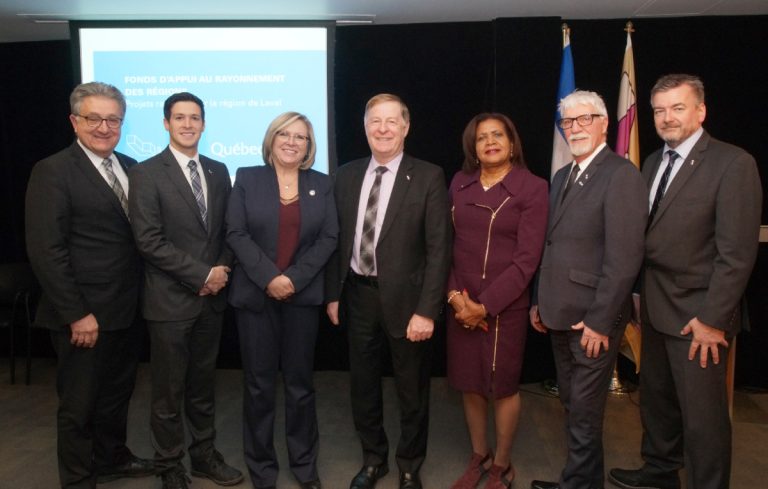 À la création du Fonds d’appui au rayonnement des régions (FARR) en 2017, le comité de sélection se composait de Jean Rousselle, député, Stéphane Boyer, conseiller municipal, Francine Charbonneau, députée et ministre régionale, Marc Demers, maire, Jocelyne Frédéric-Gauthier, Gilbert Dumas et Claude Larochelle, tous trois conseillers municipaux.