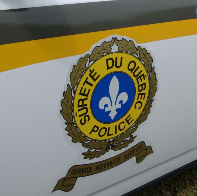 Accident et camion en portefeuille sur l’A-440 Il n'y a eu heureusement aucun blessé malgré le sérieux de la situation.