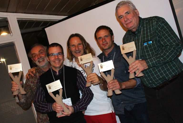 Deux reconnaissances pour Éco-Nature Sur la photo, on reconnaît les lauréats Jeff Thuot, Luc Ménard, d’Éco-Nature Parc de la Rivière-des-Mille-Îles, Jacques Hébert de Parcours Aventures, Hugo Lavictoire, de l'entreprise KSF, et Michel Tétrault, de la Cree Outfitting and Tourism Association (COTA).