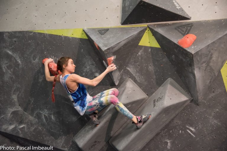 Une finale pour Léa Fyrigos au national Membre de l'équipe du Québec, Léa Fyrigos fait des compétitions d'escalade depuis trois ans.