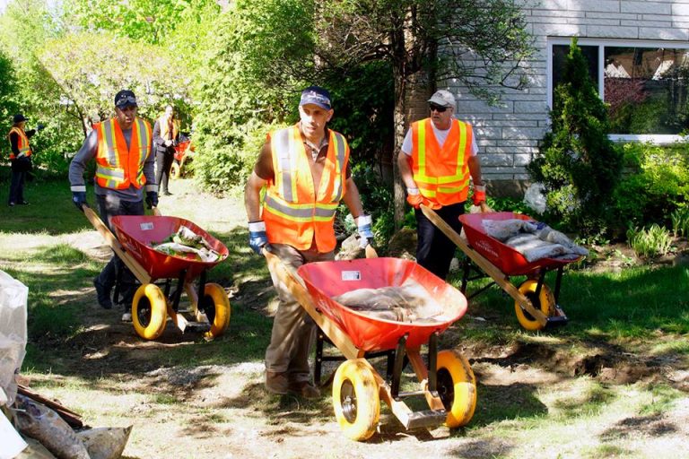 450 bénévoles répondent à l’appel Les Lavallois ont fait preuve de solidarité lors de la grande corvée de nettoyage, les 20 et 21 mai.