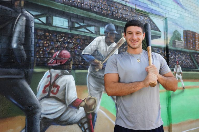 Sebastiano Scalzo échangé au Royal de Repentigny Sebastiano Scalzo a pris le chemin de Repentigny.