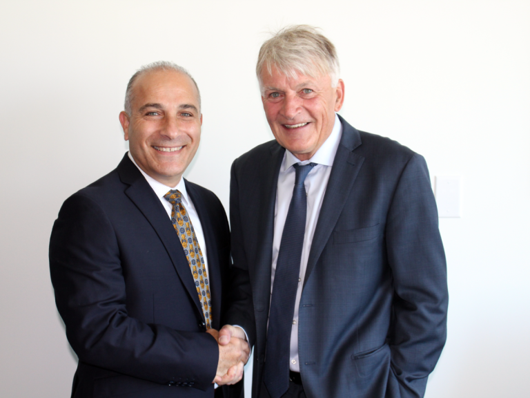 Gobé présente son candidat dans Sainte-Dorothée Le chef du parti Action Laval, Jean-Claude Gobé, accueille dans ses rangs Dr Sahag Mahseredjian (à gauche sur la photo) qui fera campagne dans Sainte-Dorothée.Le chef du parti Action Laval, Jean-Claude Gobé, accueille dans ses rangs Dr Sahag Mahseredjian (à gauche sur la photo) qui fera campagne dans Sainte-Dorothée.