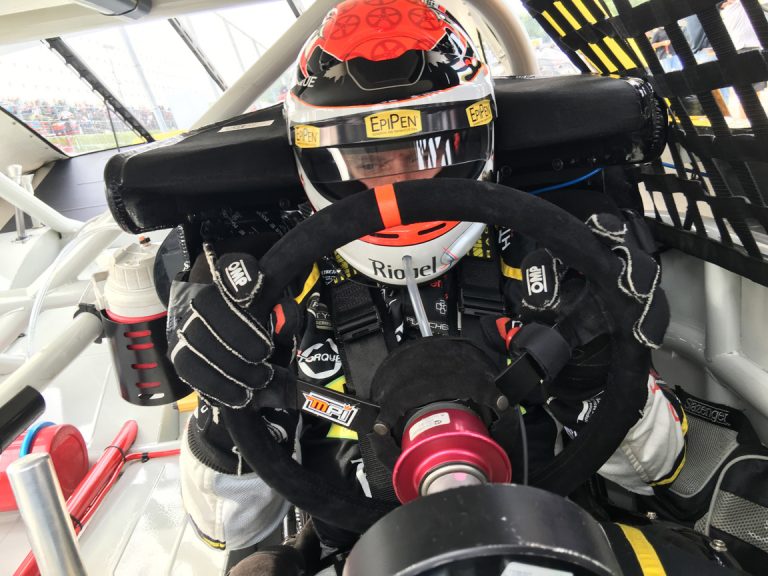 Alex Tagliani n'a pu terminer en tête en raison d'un accrochage.