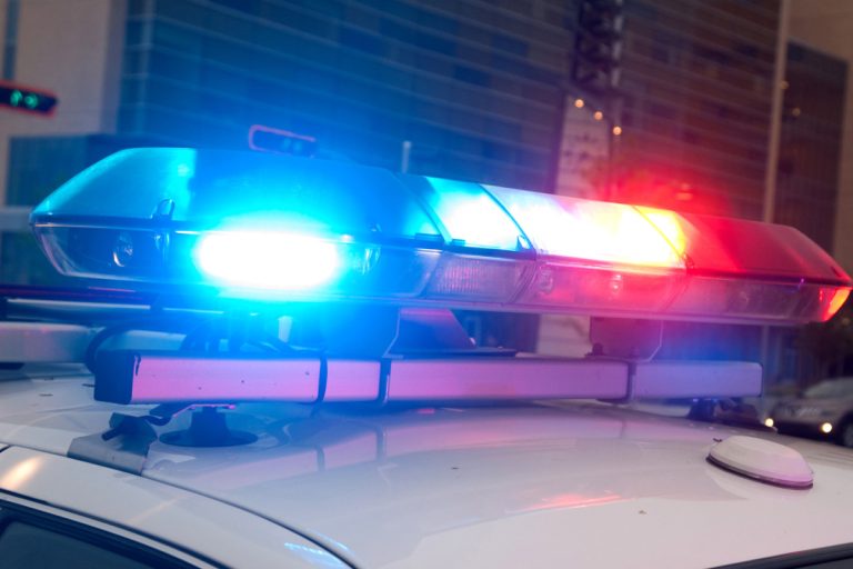 Des patrouilleurs de la police de Laval ont localisé le taxi, abandonné non loin du Centre du Sablon, où le vol a été commis.