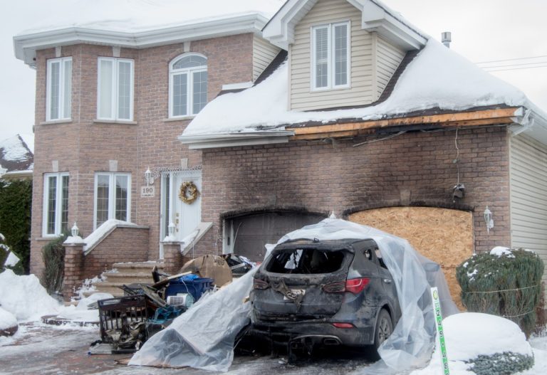 Un Noël plutôt moche s'annonce pour les trois membres de cette famille de Sainte-Dorohée.
