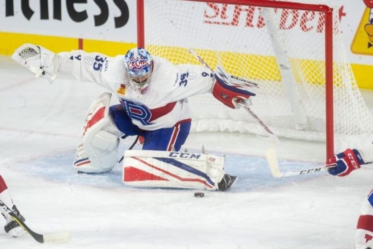 Malgré les arrêts spectaculaires de Charlie Lindgren, les Checkers ont réussi à créer l’égalité grâce à deux buts consécutifs de Aleksi Saarela et de Lucas Wallmark, qui a envoyé les deux équipes en prolongation.