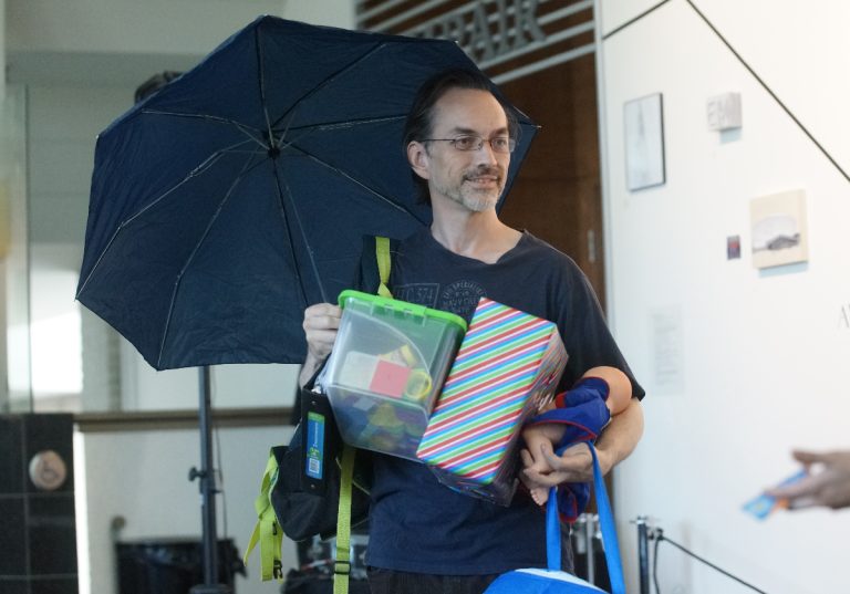 Les parents ont illustré dans une courte saynète le débordement qui les guette et les bienfaits du partage des responsabilités et de l’entraide, au cœur de la philosophie de La Voix des Parents.