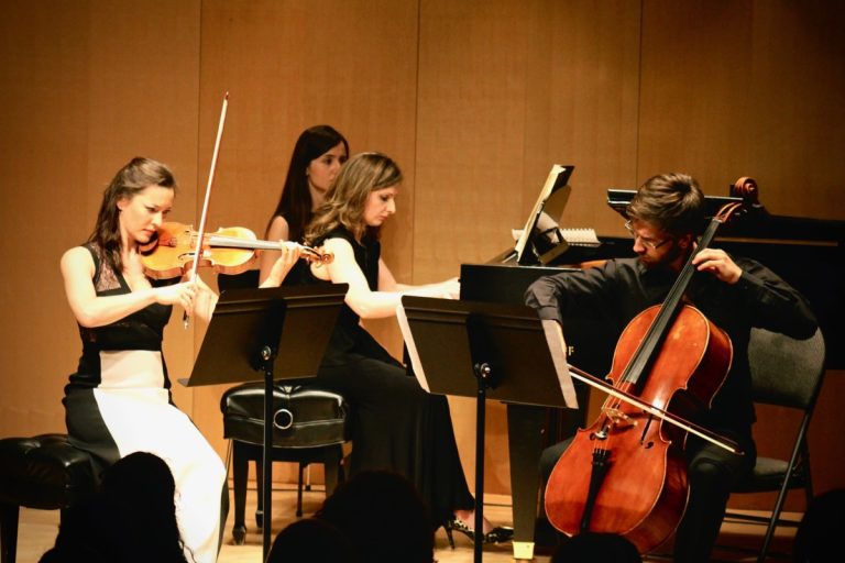 Les déjeuners Croissant-Musique misent sur la jeunesse Les jeunes musiciens lavallois du Trio de l'île (janvier 2018) sont de la programmation.